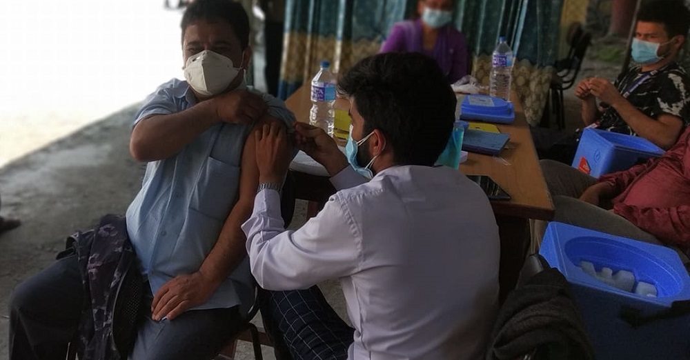 प्राध्यापकले घुसपैठ गराएपछि त्रिविमा कोरोनाविरुद्धको खोप कार्यक्रम स्थगित